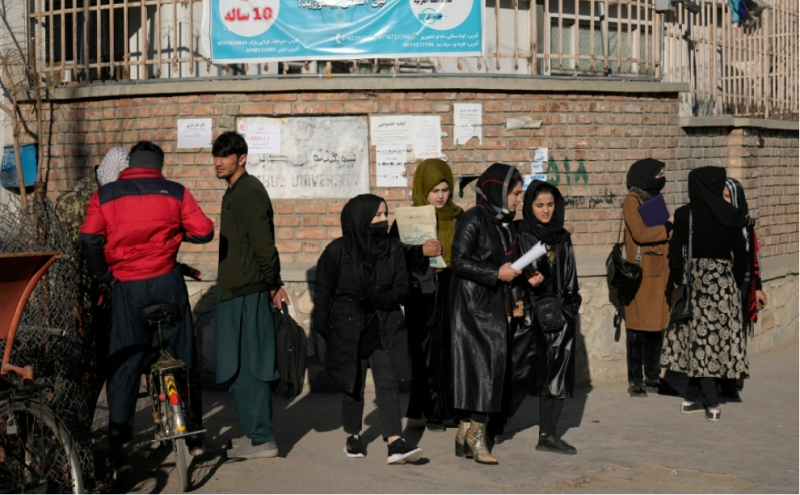 Taliban Arrests Scores Of Women In Dress-Code Crackdown