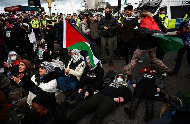 Hundreds of pro-Palestine protesters block Westminster Bridge to demand ceasefire in Gaza war