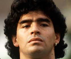 Un rapport médical sur la mort de la légende du football Maradona vise à saper les poursuites pour homicide contre les médecins