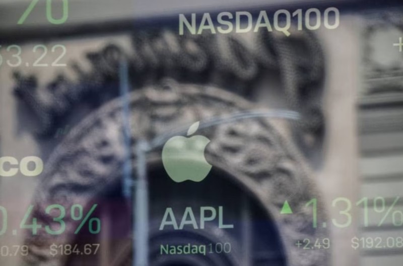 Why Apple's stock rally is causing a dilemma for fund managers