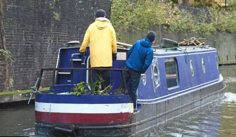 Can narrowboat owners break up with fossil fuels?