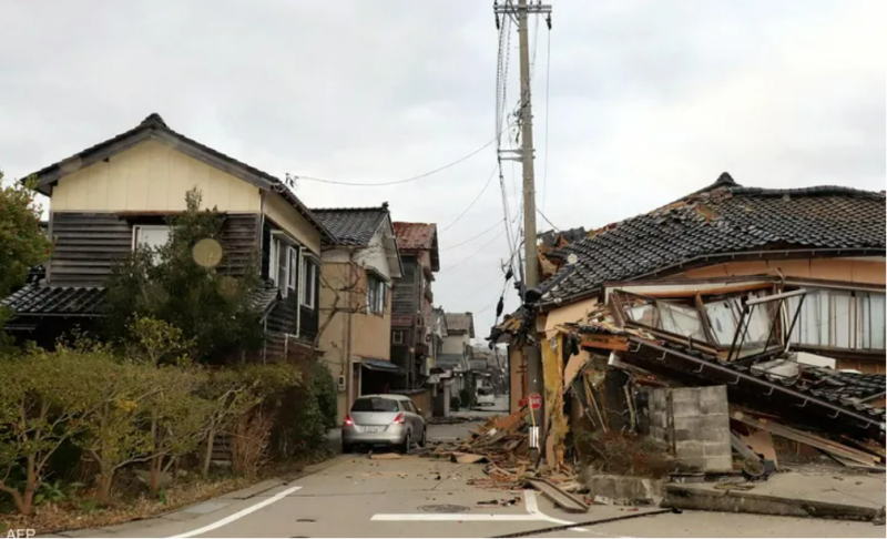Séisme au Japon : des incendies frappent la zone sinistrée alors que les sauveteurs se précipitent pour atteindre les survivants