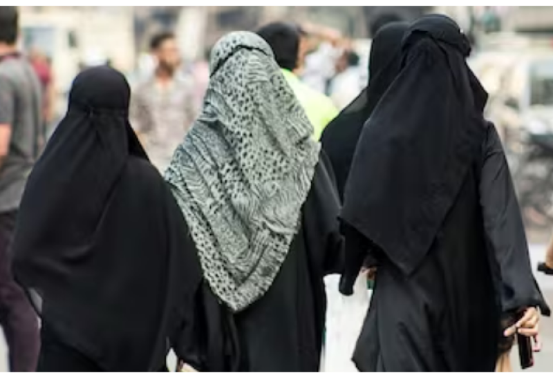 Les talibans arrêtent des dizaines de femmes dans le cadre de la répression du code vestimentaire