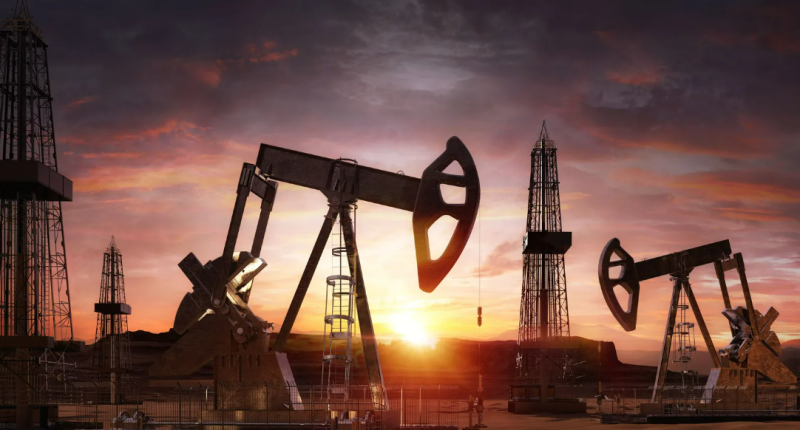 النفط يستقر بعد بيانات صينية وزيادة إمدادات أميركا الشمالية