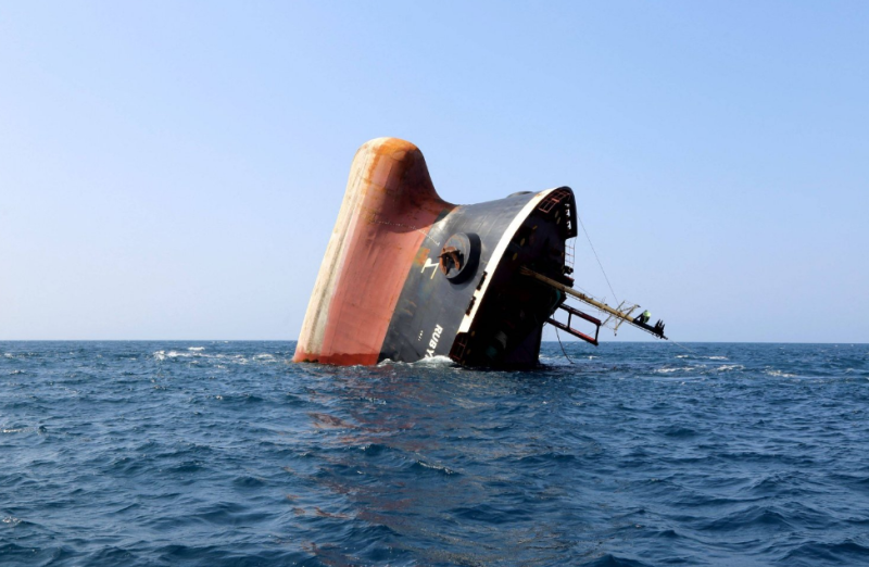 اليمن يطلب تمويلاً دوليا ًلمواجهة غرق السفينة «روبيمار»