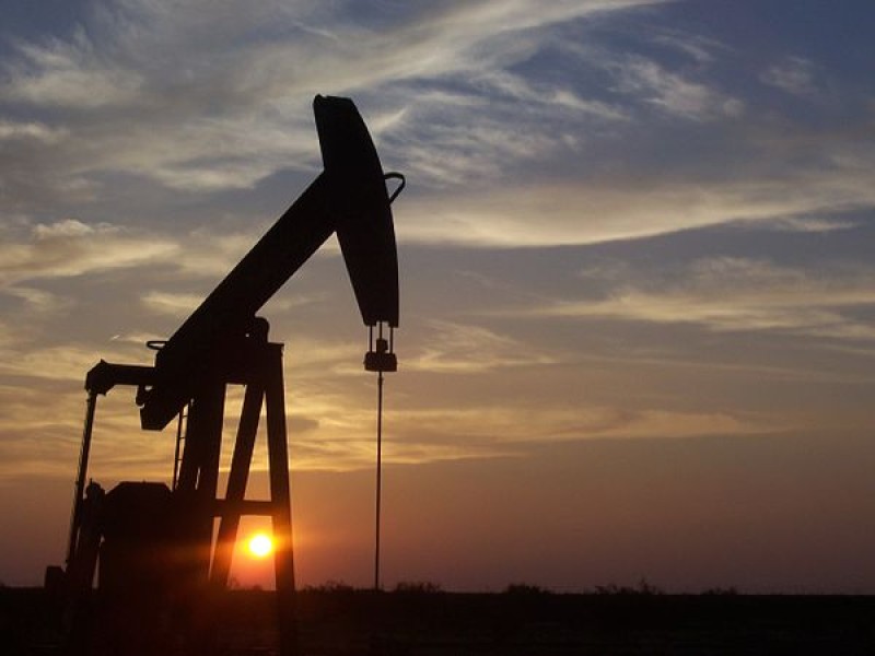 أسعار النفط تستقر في أسبوع وسط آمال بالتهدئة في المنطقة